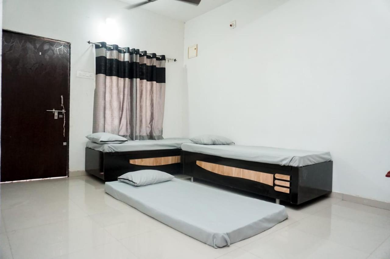 Mahadev Premium Homestay Garudeshwar Bagian luar foto